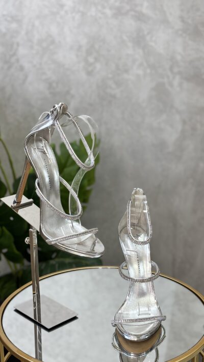 Sandales Giuseppe Zanotti T. 40