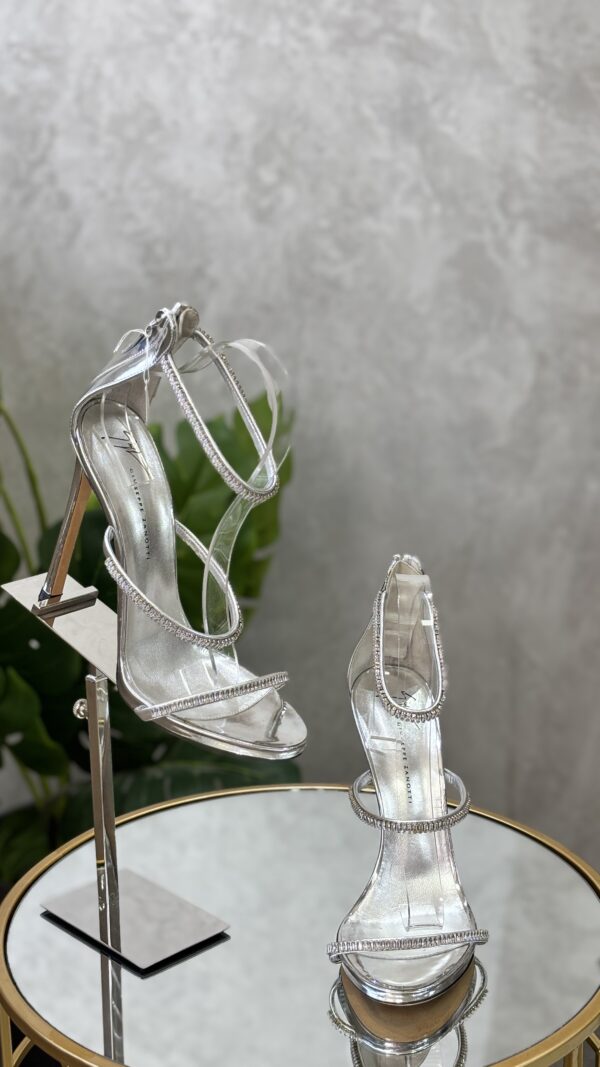 Sandales Giuseppe Zanotti T. 40