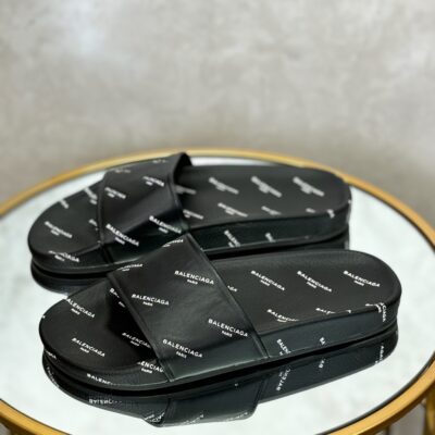 Claquettes Balenciaga T. 39