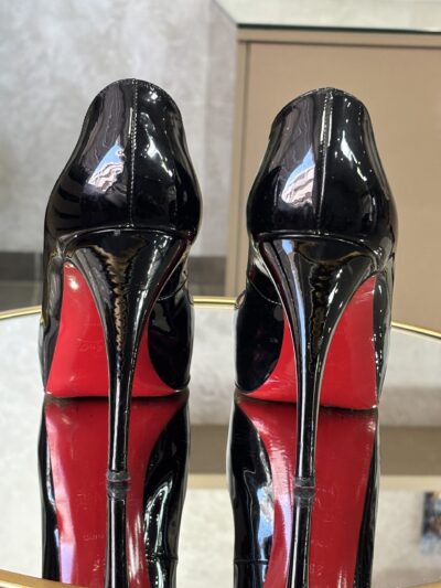 Escarpins Christian Louboutin T.38,5