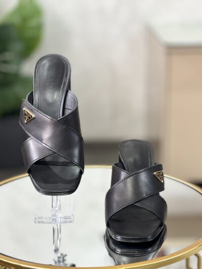 Sandales Prada T.40,5