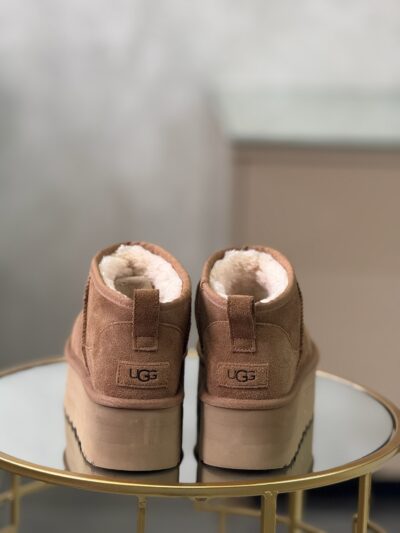 Bottines UGG T.39