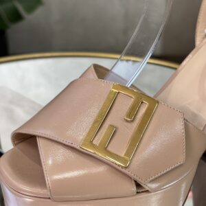 Sandales Fendi T.37,5