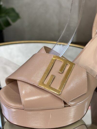 Sandales Fendi T.37,5