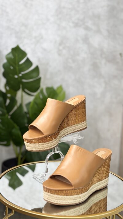 Sandales Ferragamo T.39,5