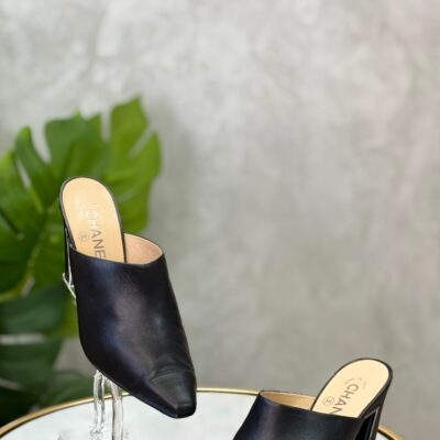 Mules Chanel T.38,5