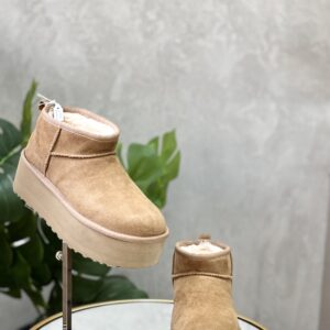 IMG_0297 Bottines Ugg T.37