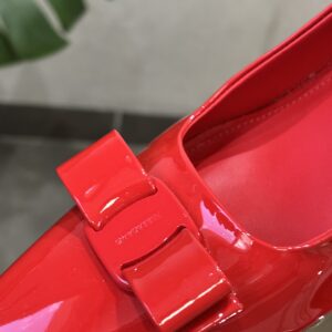 Escarpins Ferragamo T.38