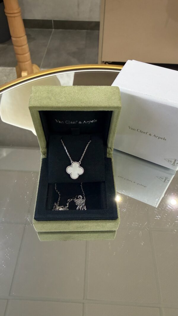 Collier Van Cleef