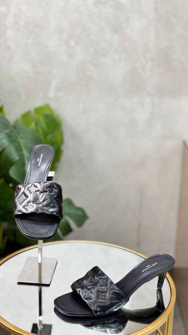 Sandales Louis Vuitton T.40