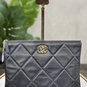 Pochette Chanel 19