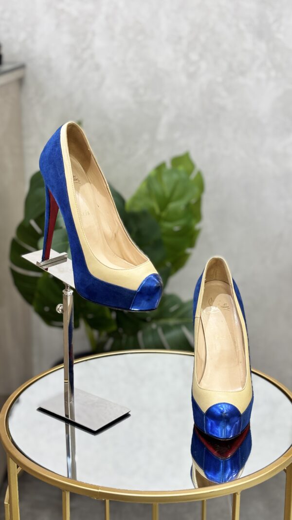 Escarpins Louboutin T.38