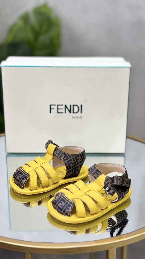 Sandales Fendi bébé