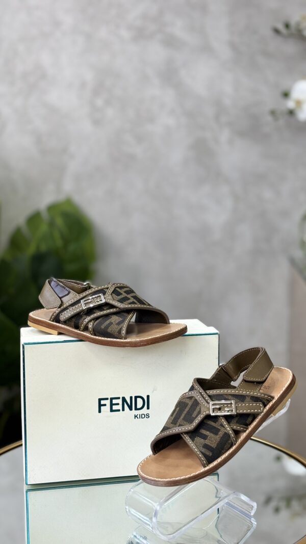 Sandales Fendi bb T.26