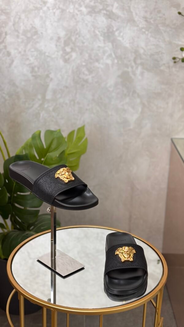 Sandales Versace T.39