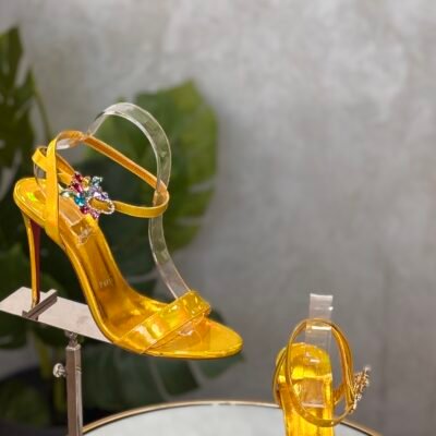 Sandales Louboutin T.39,5