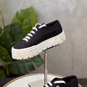 Baskets Prada T.39