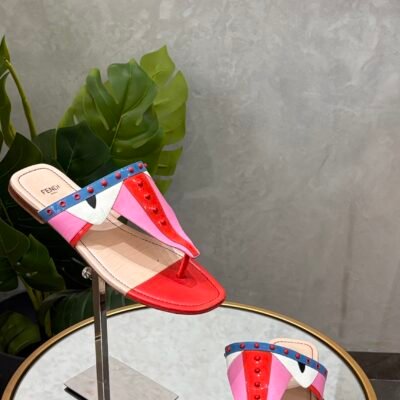 Sandales Plates Fendi T.38