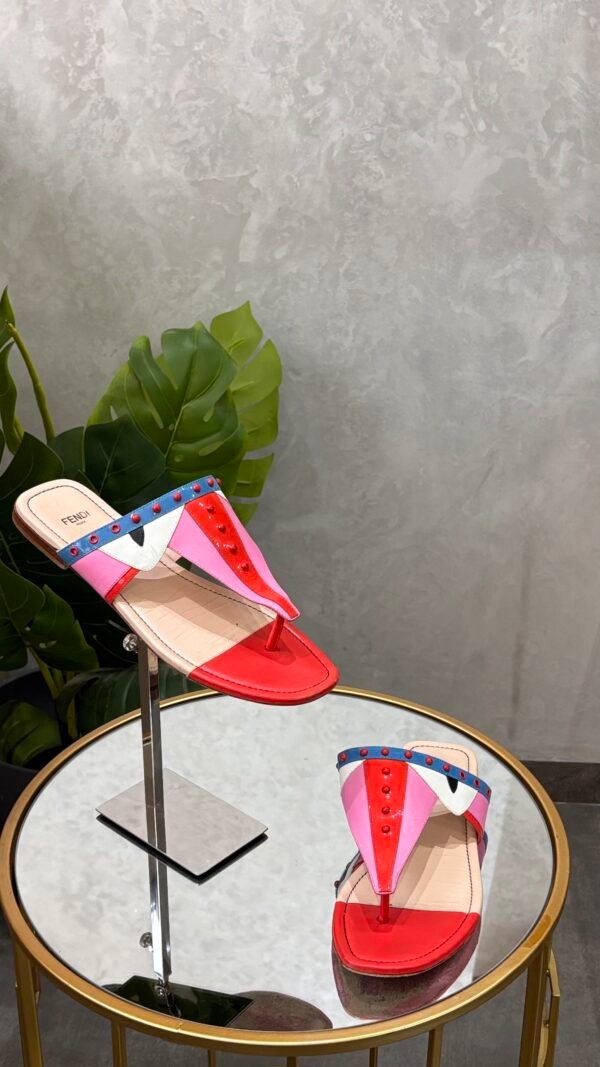 Sandales Plates Fendi T.38