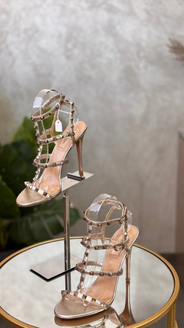 Sandales Valentino Rockstud T.38,5