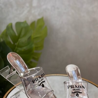 Sandales Prada T.39,5