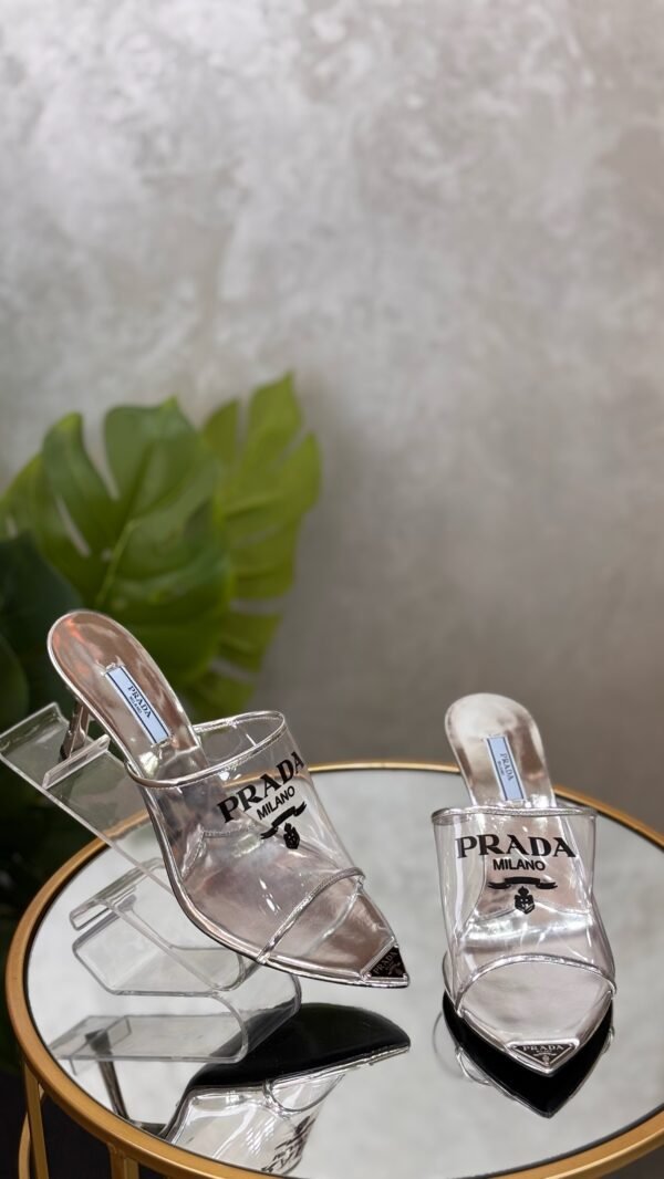 Sandales Prada T.39,5