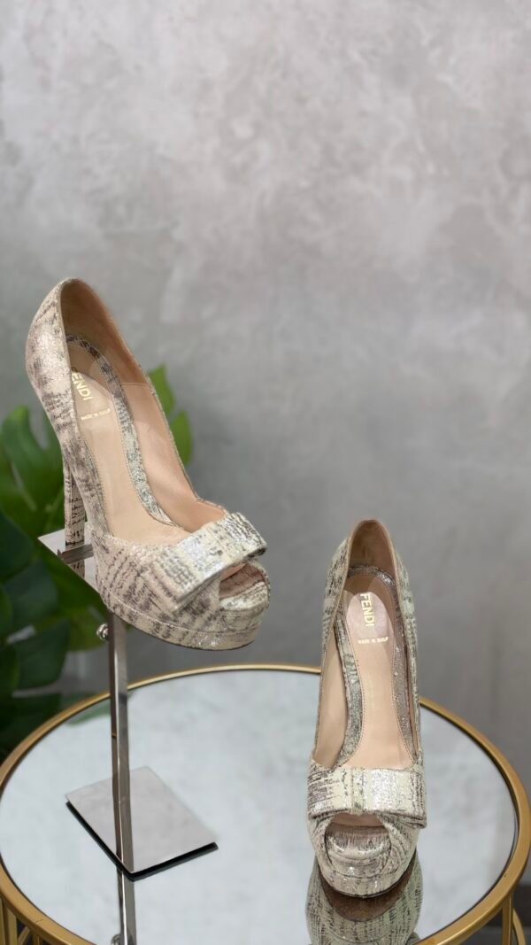 Escarpins Fendi T.39,5