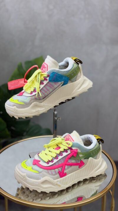 IMG_4110 Baskets off White T.39