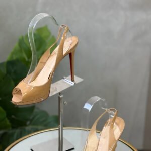 Sandales Christian Louboutin T.39,5