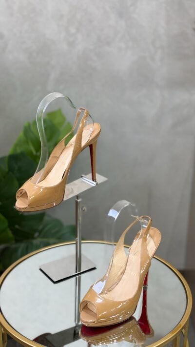 Sandales Christian Louboutin T.39,5