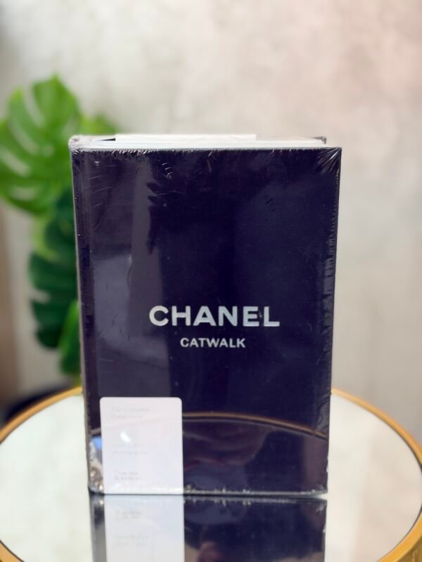 Livre Chanel Catwalk