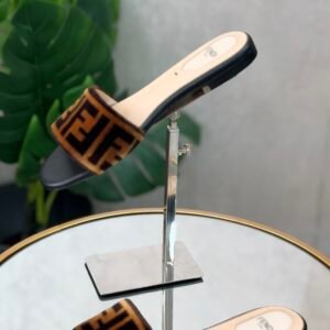 Sandales Fendi T.36