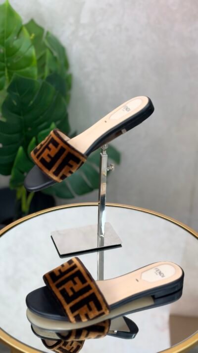 Sandales Fendi T.36