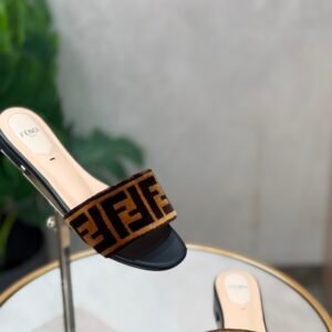 Sandales Fendi T.36