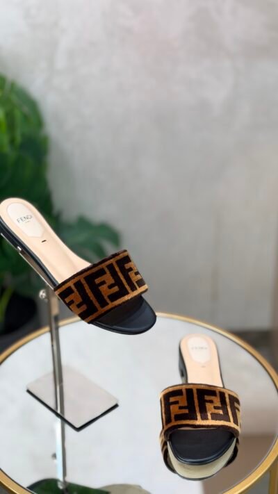 Sandales Fendi T.36